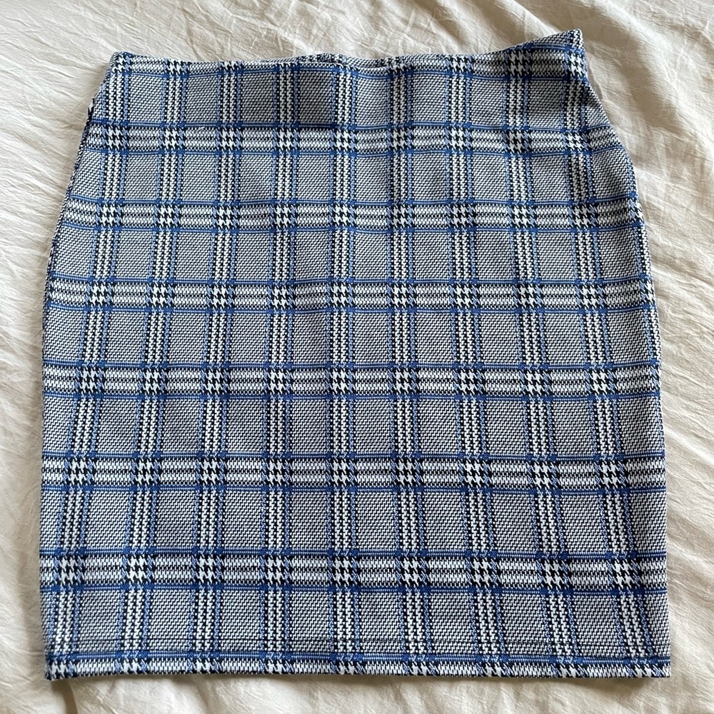 Primark blue plaid skirt, mini size 4 💙🤍💙